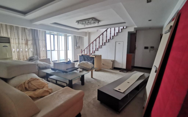 貴陽市寶山北路185號經(jīng)典時代花園廣場兩處住宅轉(zhuǎn)讓